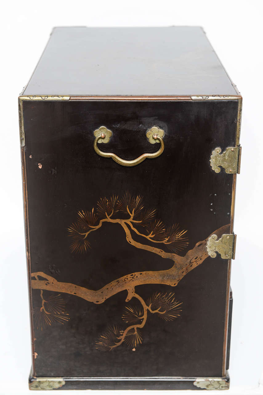 Japanese Jewelry Chest with Hand Decorations, 19th Century For Sale 1