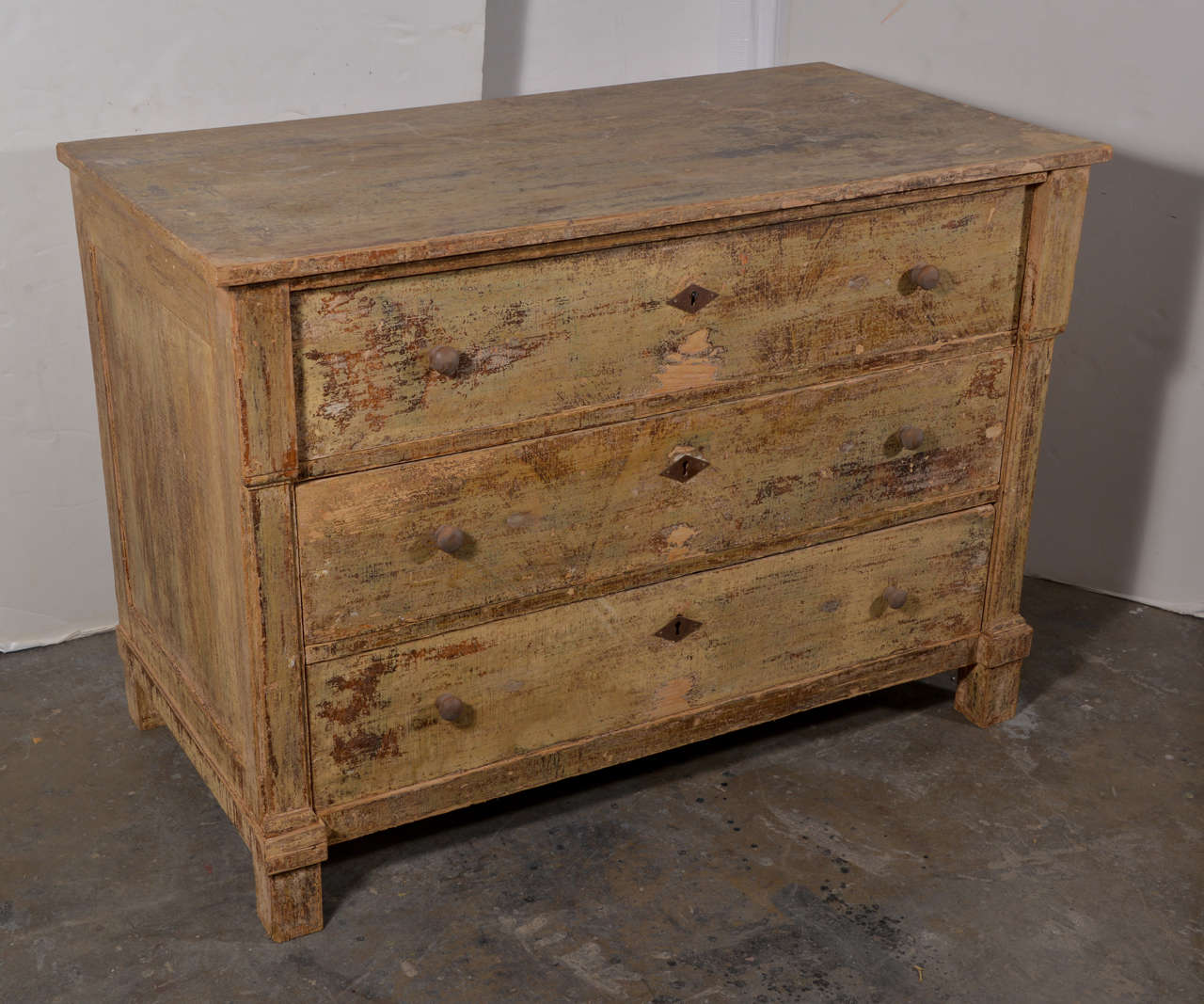 This is a cute French 19th century wood painted commode with a great modern feel to it.
