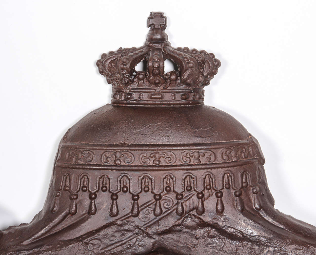 Dutch Cast Iron Coat of Arms In Excellent Condition For Sale In New York, NY