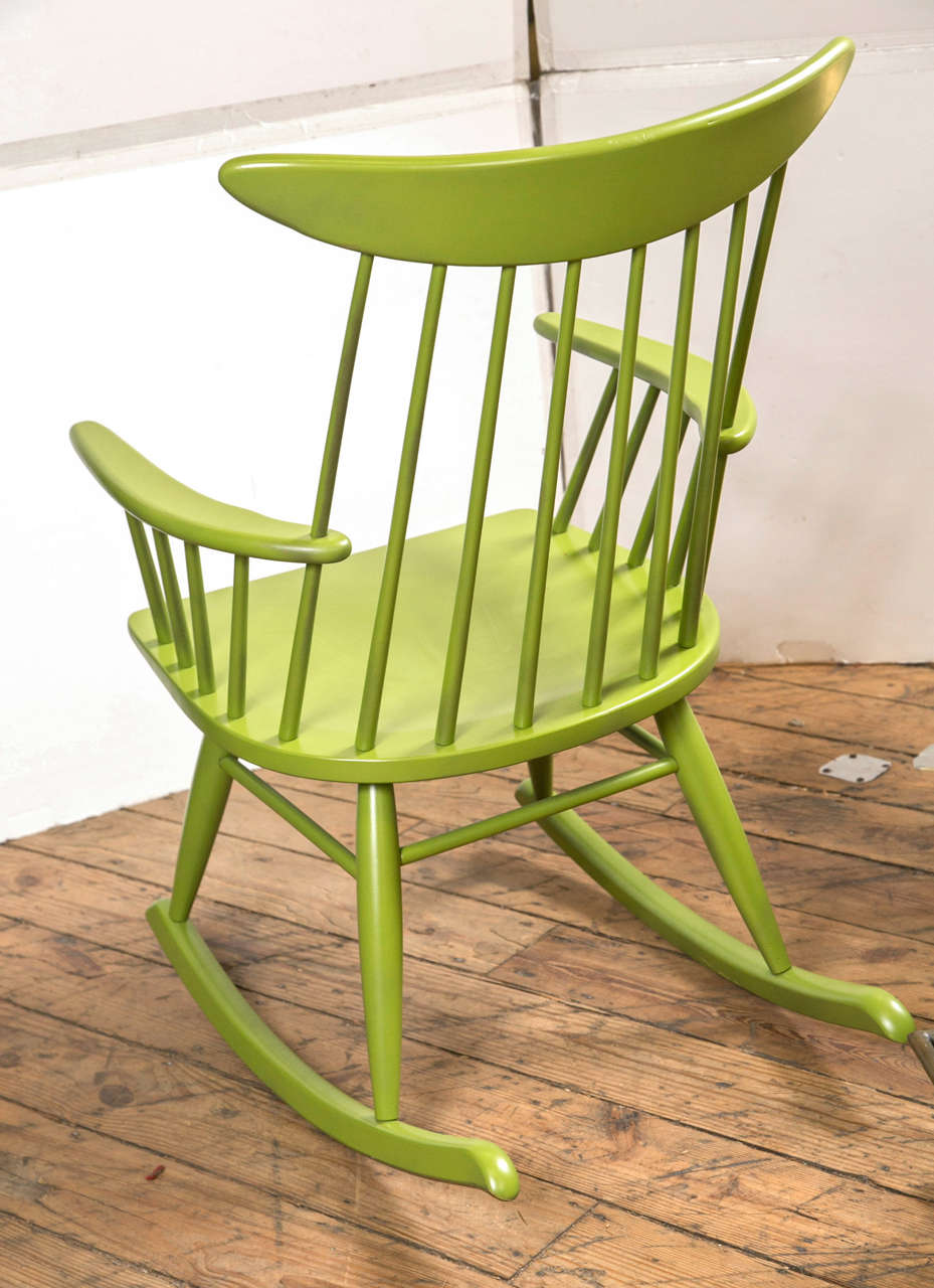 Rocking Chair in the Style of Russel Wright for Conant Ball In Excellent Condition For Sale In Bedford, NY