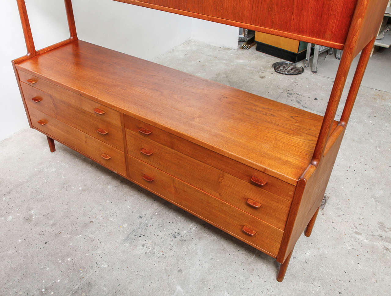 High RY-20 Sideboard Designed by Hans J. Wegner for RY Mobler, Denmark In Excellent Condition In Antwerp, BE