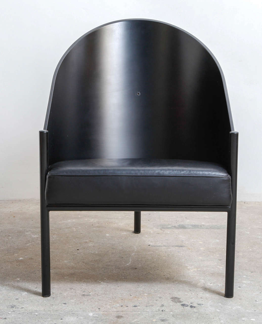 Philippe Starck easy chair has only three legs!
Black lacquered steel frame with a bent ply-wood back body,black lacquered,leather cushion,made in Italy.
Philippe Starck was born in Paris in 1949. He won the La Vilette furniture competition in
