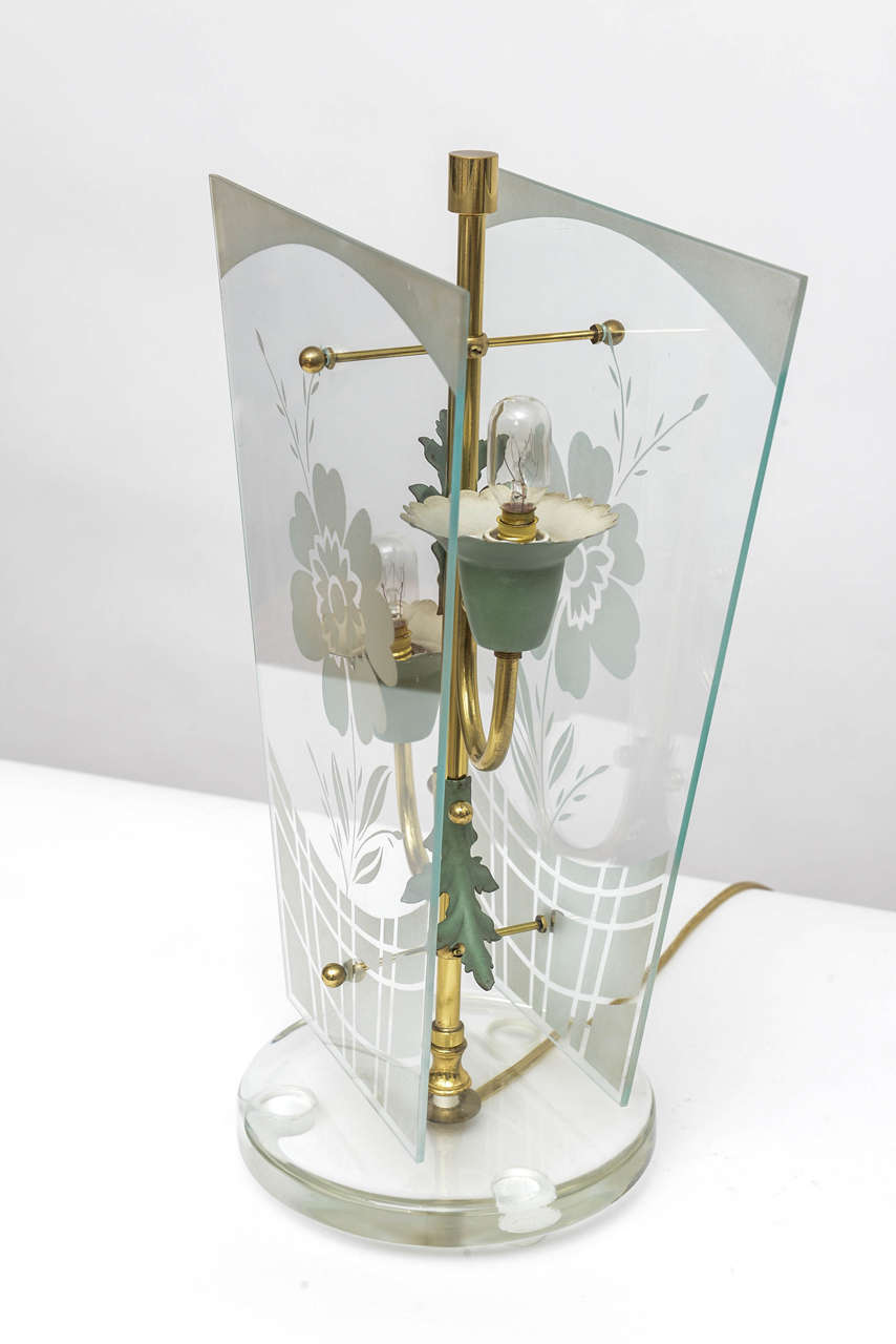 Art Deco very early Fontana Arte table lamp made in Italy in circa 1946. 
Floral arrangement in brass tube and zinc lamp sockets, flanked by two glass-plated etched in a floral motif.
In good vintage condition with some signs of wear due to History.