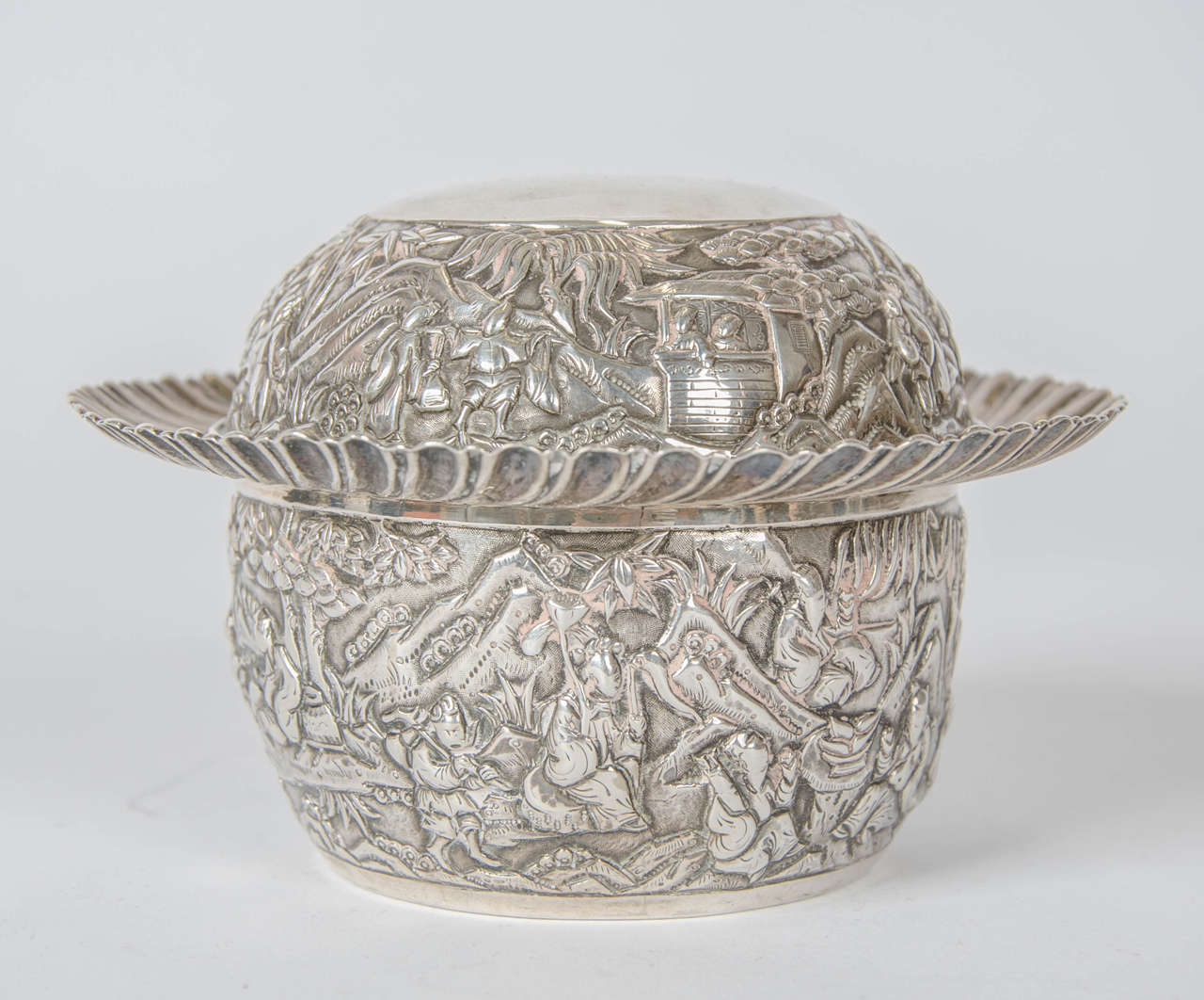 Chinese Silver Bowl and Cover In Excellent Condition For Sale In Nottingham, GB