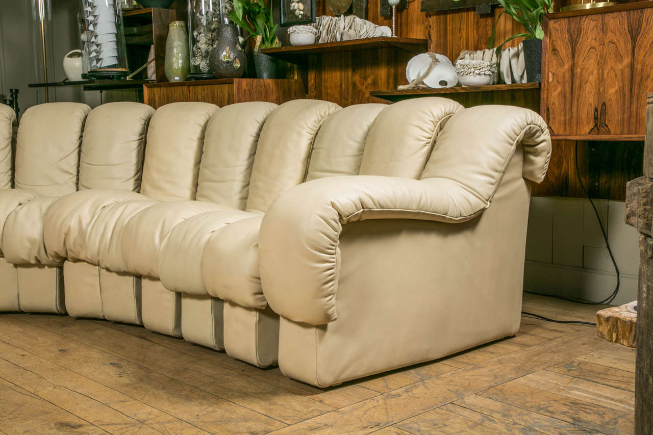 Late 20th Century De Sede DS600 Non-Stop Modular Sectional Sofa in Beige Leather 23 Elements