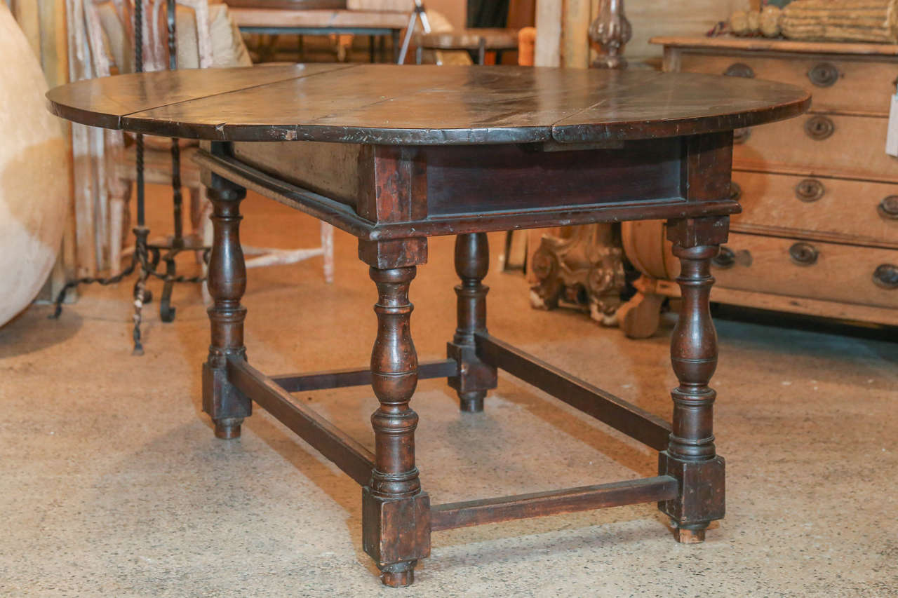Northern Italian mechanical drop-leaf table. Top rotates to allow leaves drop.
27