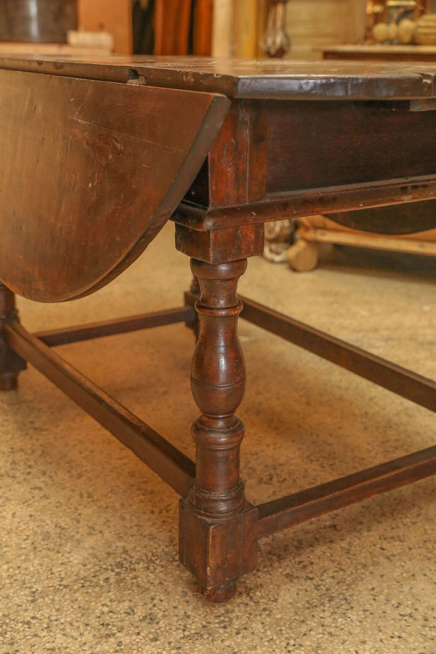 18th Century Italian Drop-Leaf Table In Excellent Condition In Houston, TX