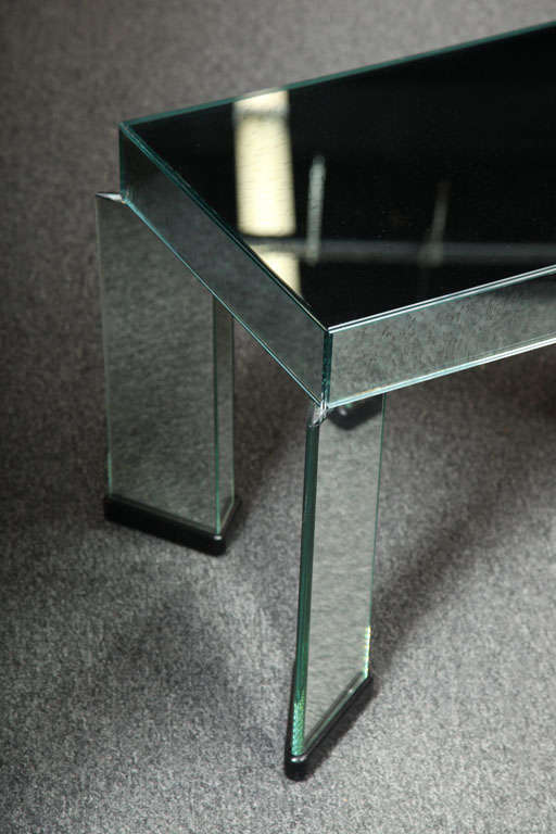 Art Deco Style Mirrored Table Designed and Made in Italy in 1980 In Excellent Condition For Sale In New York, NY