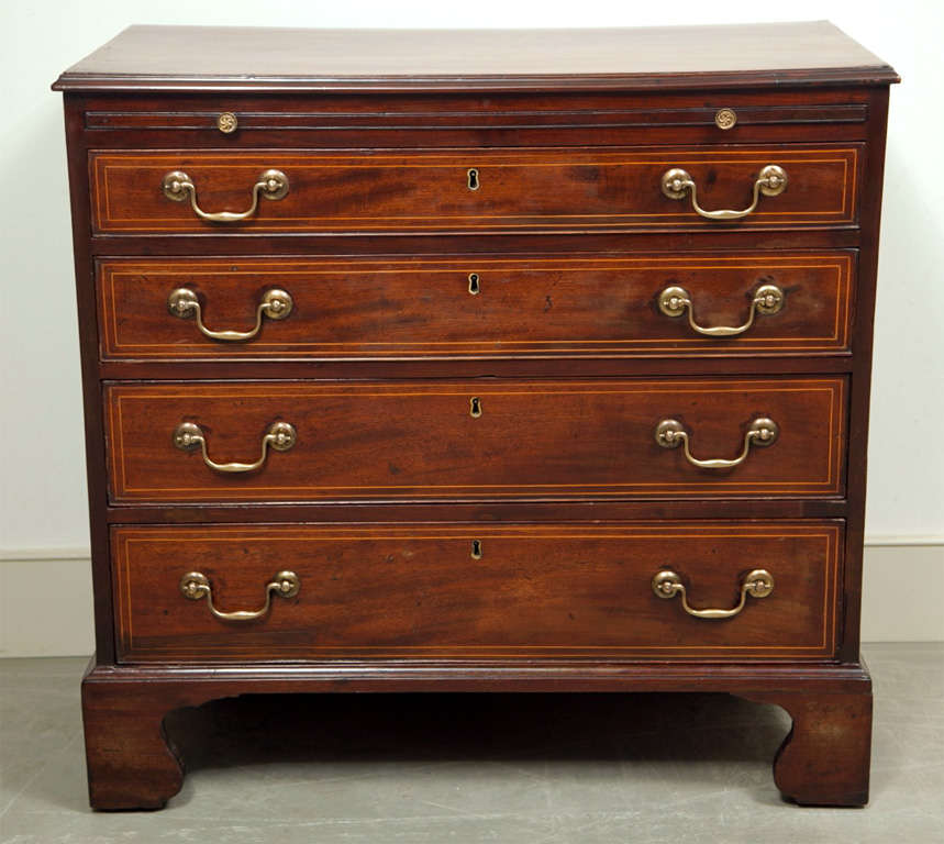 bachelor's chest of drawers