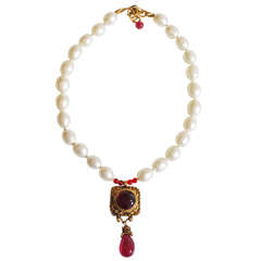 CHANEL Pearl Necklace with Red Poured Glass Pendant and Fastener