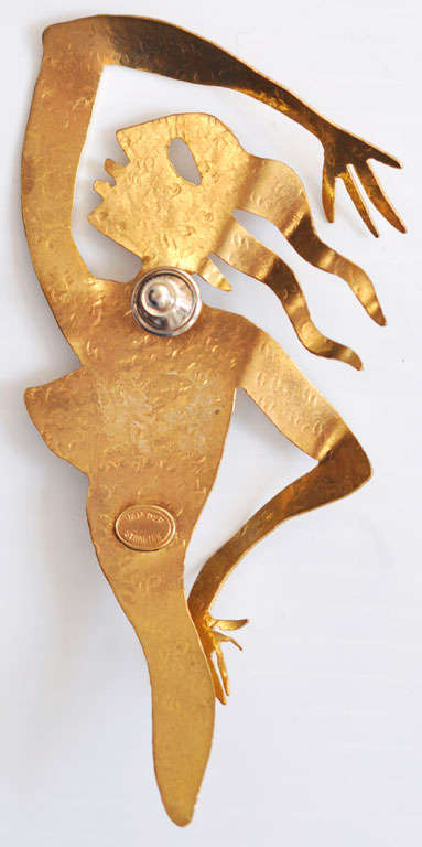 Women's Herve Van Der Straeten Gilded Brass Brooch For Sale