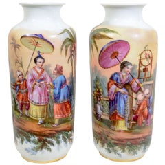 Paire de vases orientalistes en porcelaine de la fin du 19ème et du début du 20ème siècle