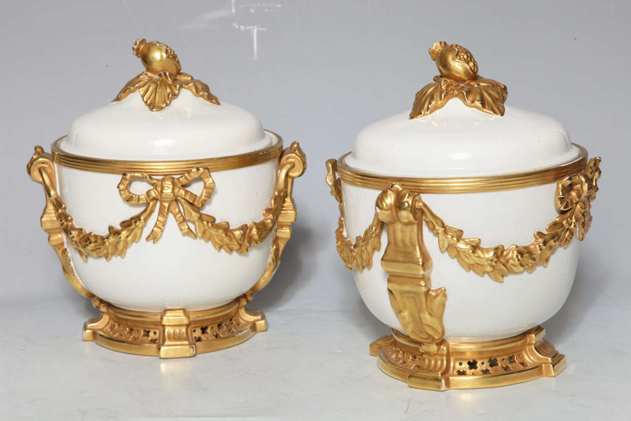 Pair of Fine Antique French Louis XVI Style Porcelain Fruit Coolers In Excellent Condition For Sale In New York, NY