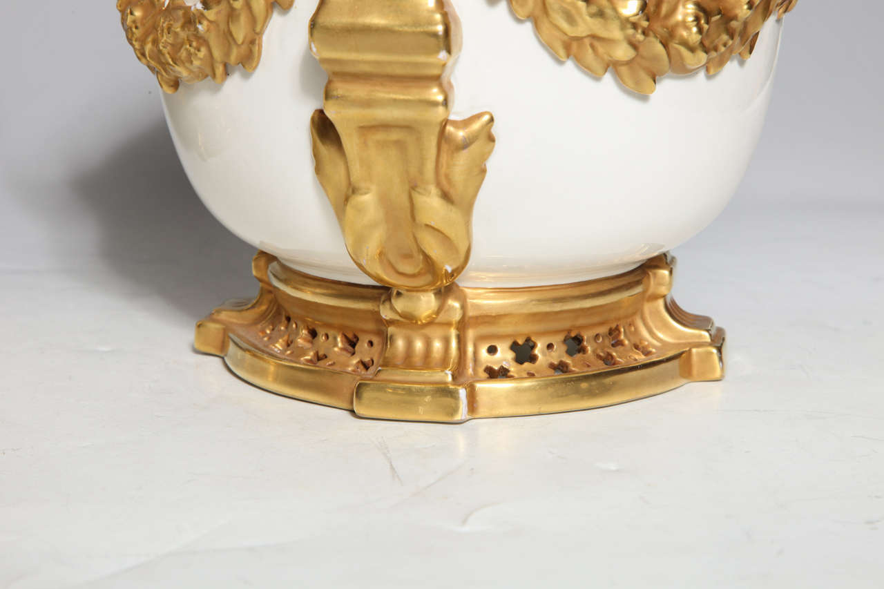 Paire de rafraîchisseurs à fruits en porcelaine de style Louis XVI français d'antiquités Excellent état - En vente à New York, NY