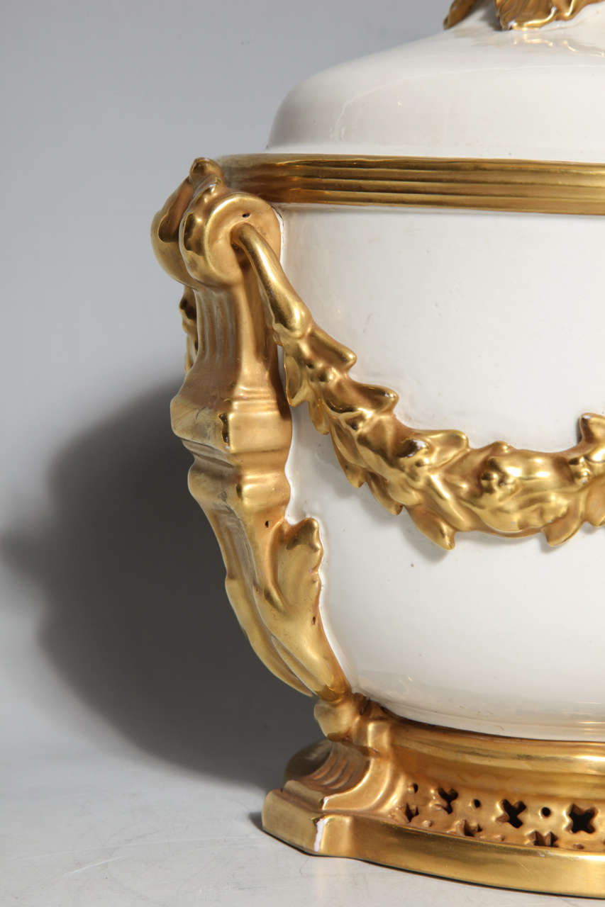 Paire de rafraîchisseurs à fruits en porcelaine de style Louis XVI français d'antiquités en vente 3