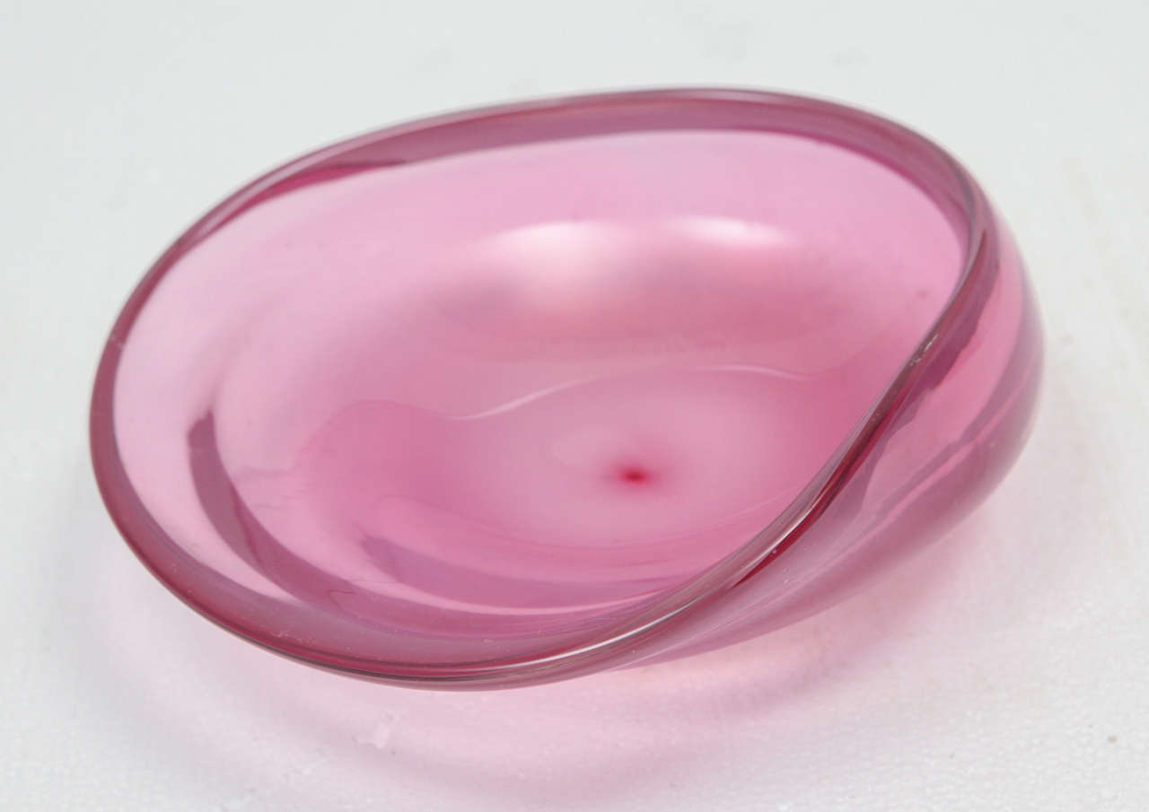 Beautifully crafted hand blown glass bowl/dish from Murano, Italy. Circa 1950. Perfect. 9 3/4