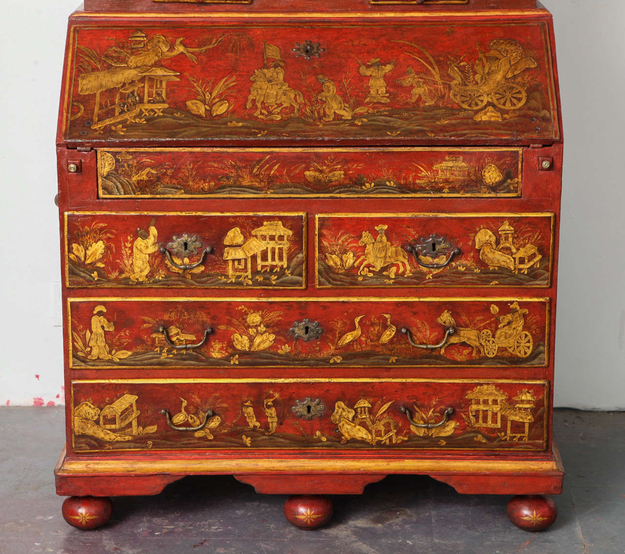 Important Venetian Red Japanned Chinoiserie Bureau Bookcase, circa 1750 In Excellent Condition In New York, NY