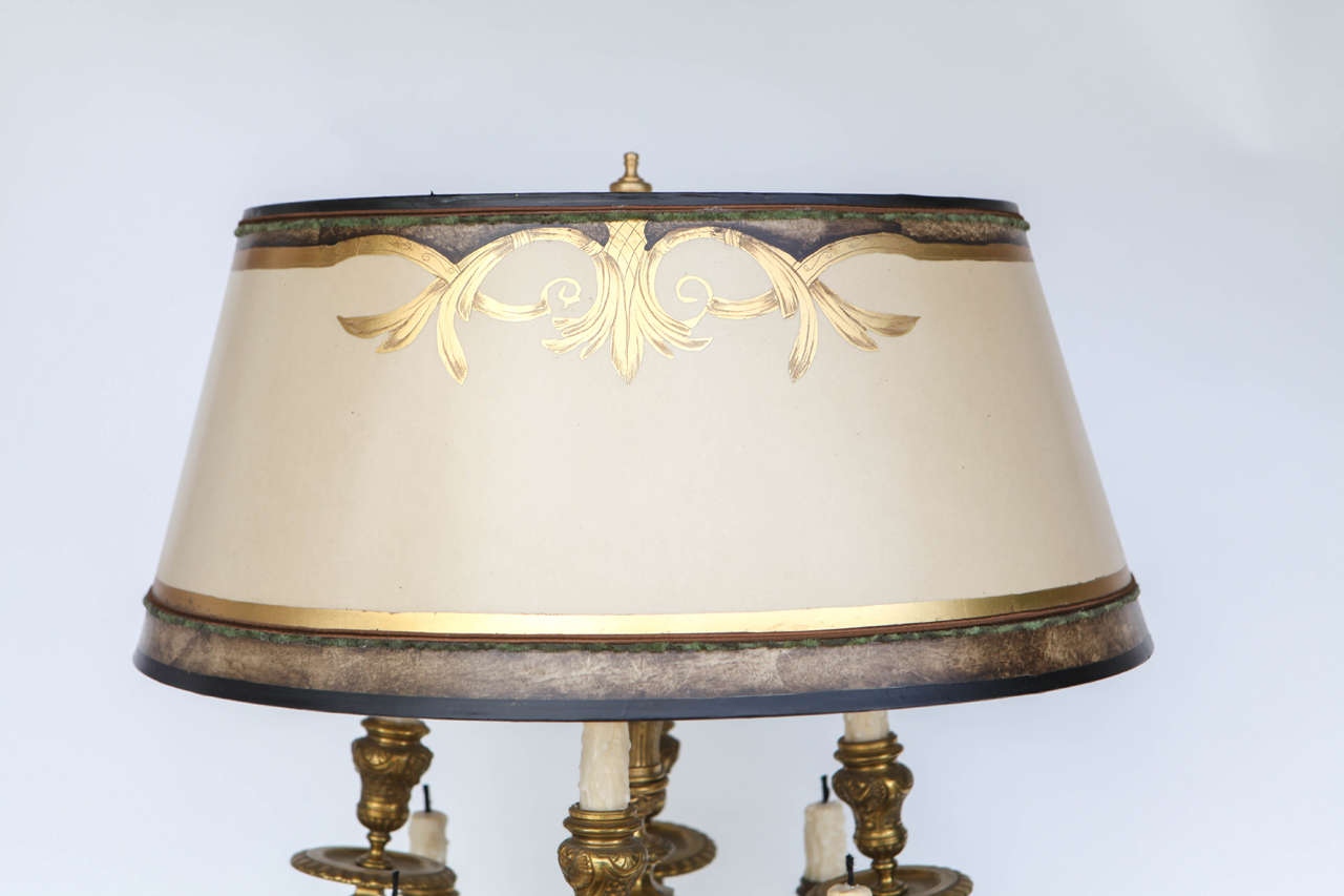Français Paire de lampes candélabres en bronze doré du XIXe siècle en vente