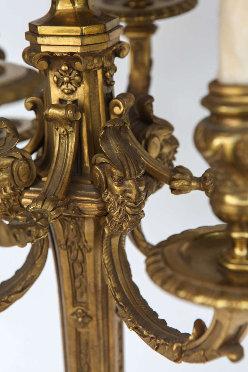 Paire de lampes candélabres en bronze doré du XIXe siècle en vente 2