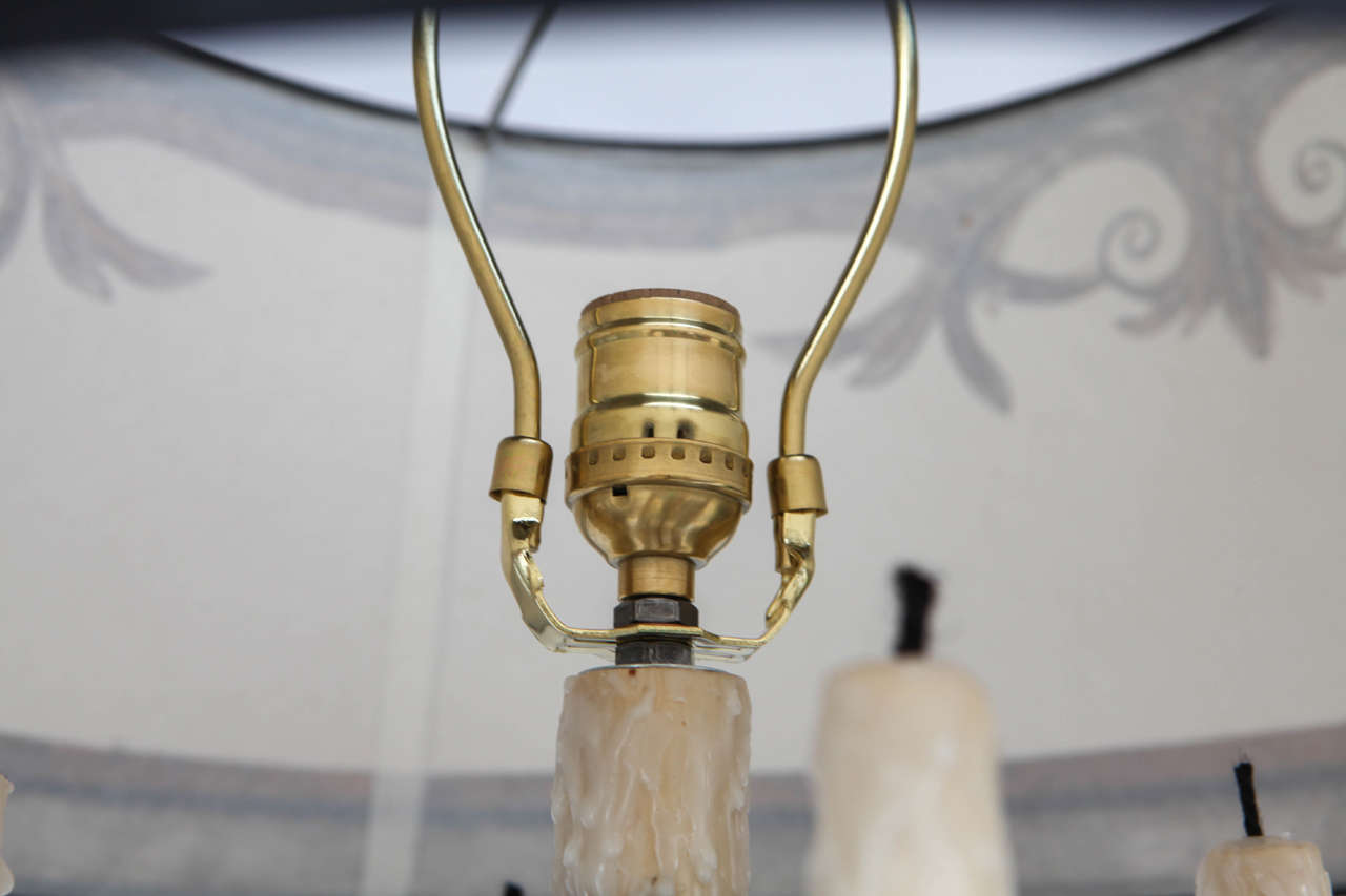 Paire de lampes candélabres en bronze doré du XIXe siècle en vente 4