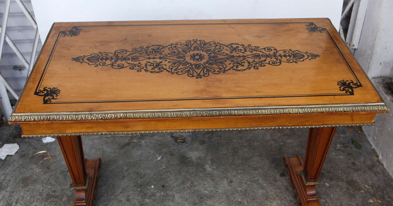 1940s French Satinwood Console Table with Inlay In Good Condition For Sale In Los Angeles, CA