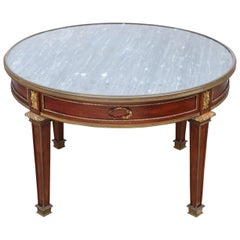 Table basse française en noyer montée sur bronze des années 1900