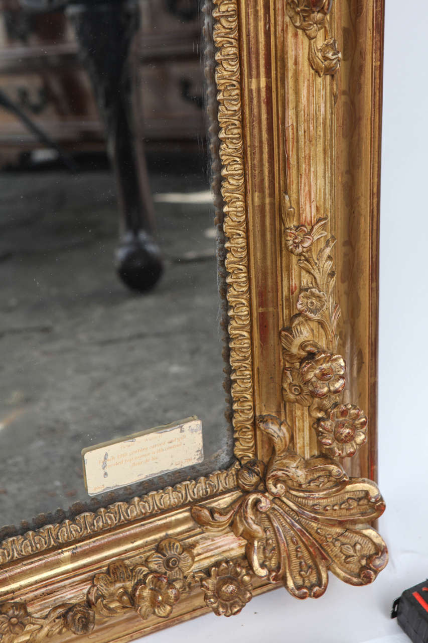 19th Century French Carved and Gilded Mirror with Crested Top For Sale 3