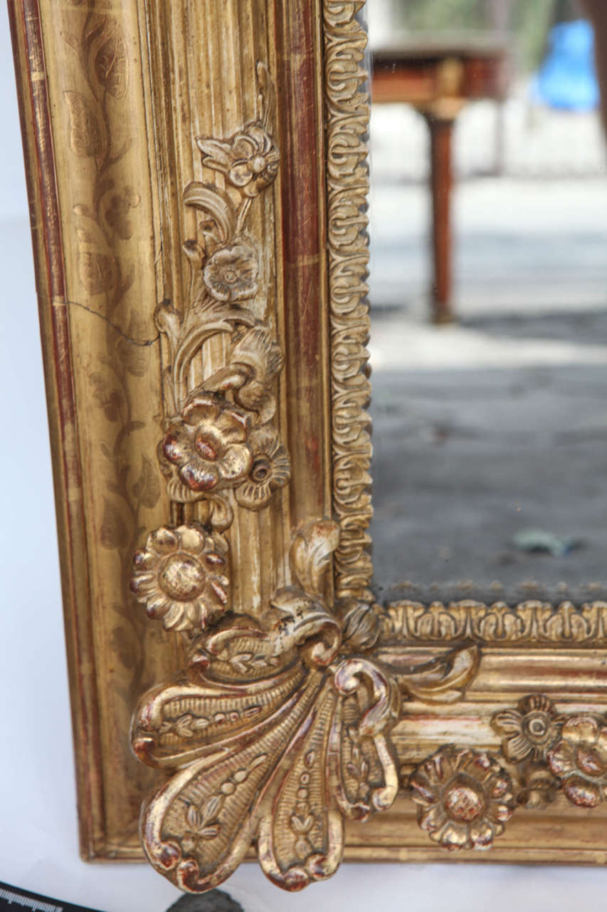 19th Century French Carved and Gilded Mirror with Crested Top For Sale 4