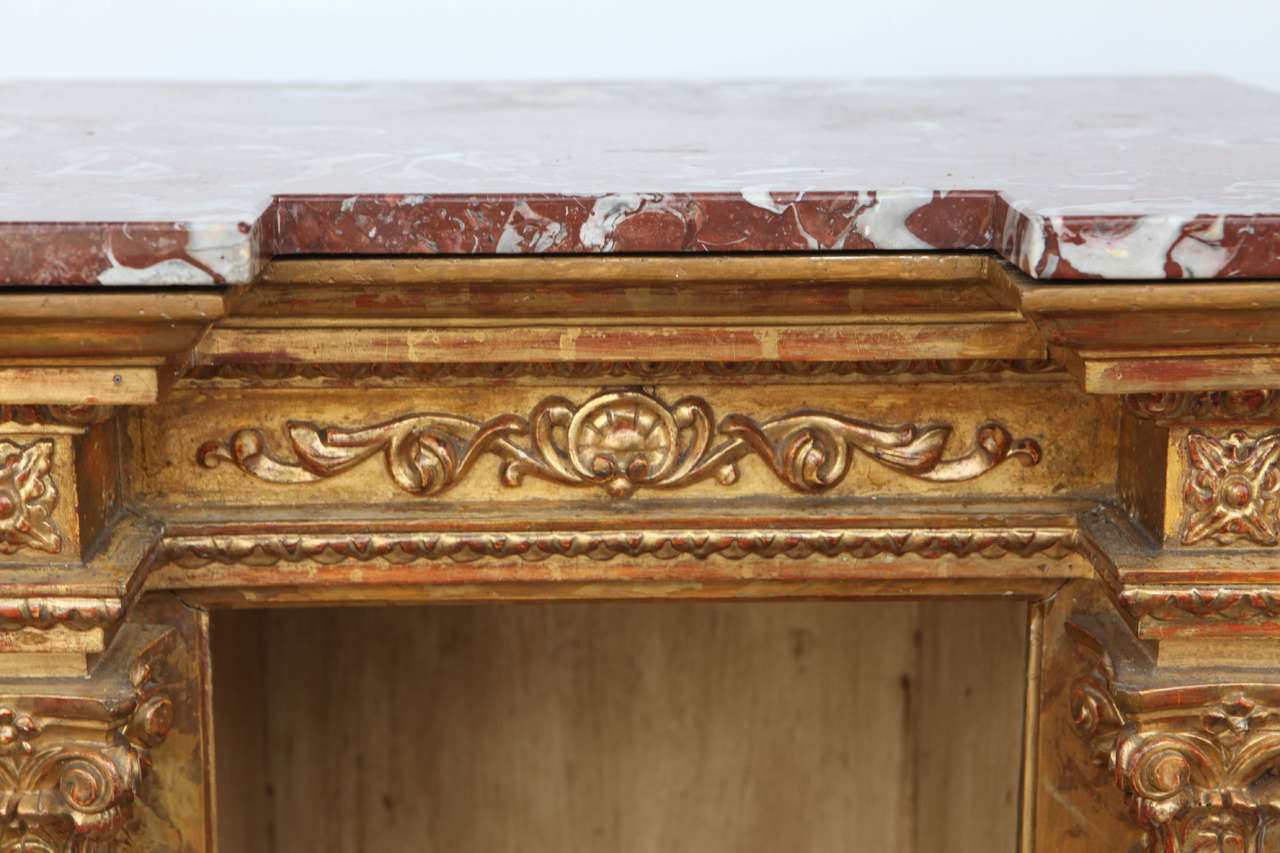 Table d'exposition italienne du 19ème siècle en bois doré avec plateau en marbre en vente 2