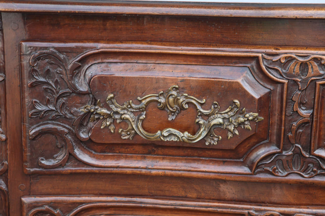 18th Century and Earlier 18th Century French Louis XV Style Walnut Commode  For Sale