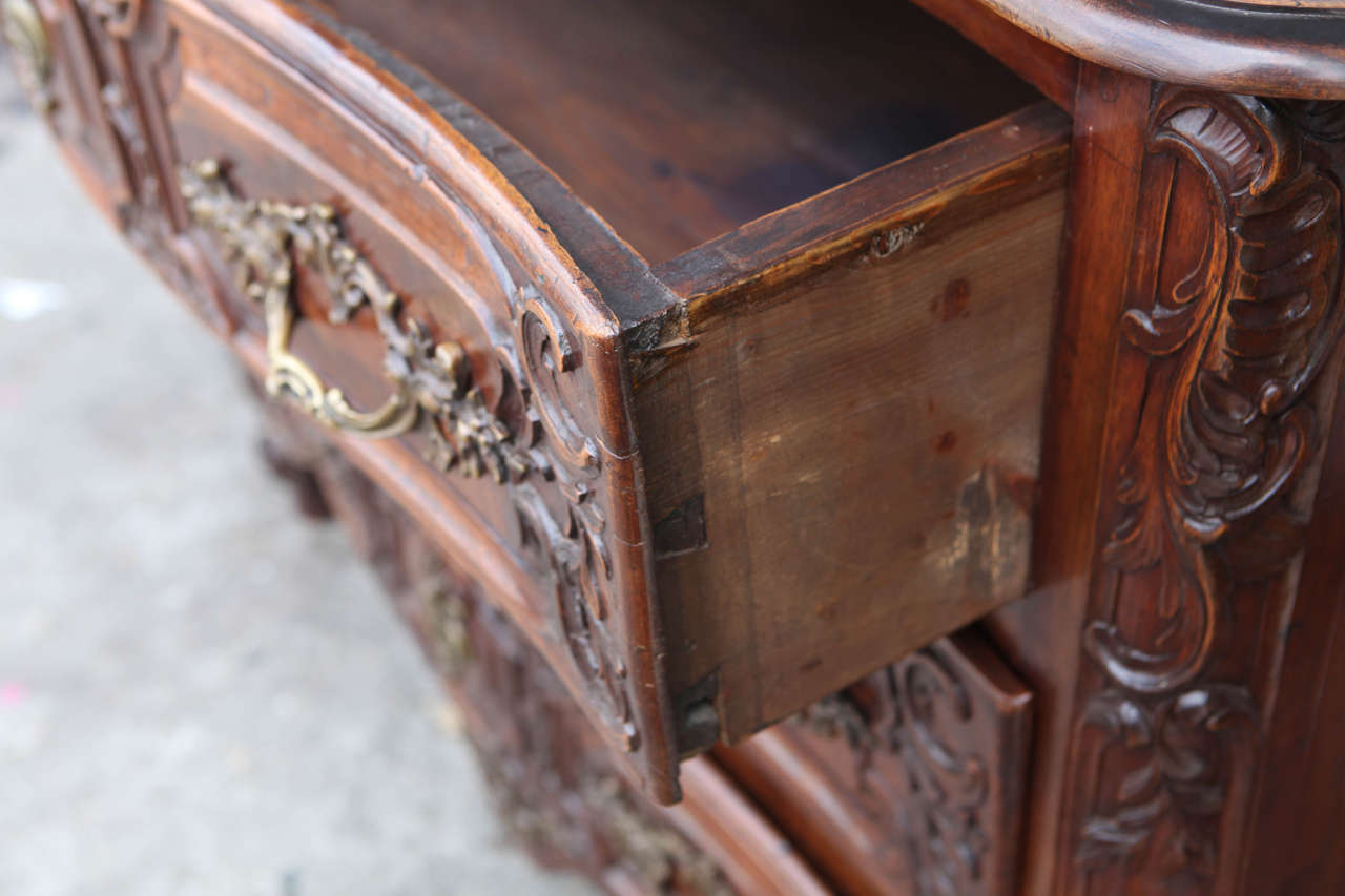 18th Century French Louis XV Style Walnut Commode  For Sale 4
