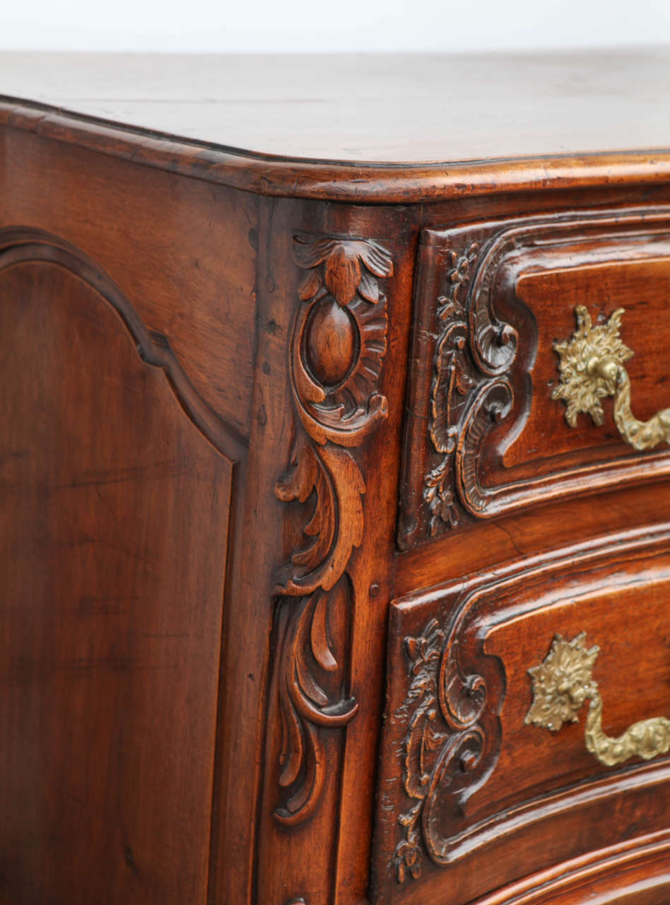18th Century and Earlier 18th Century French Louis XV Style Walnut Commode For Sale