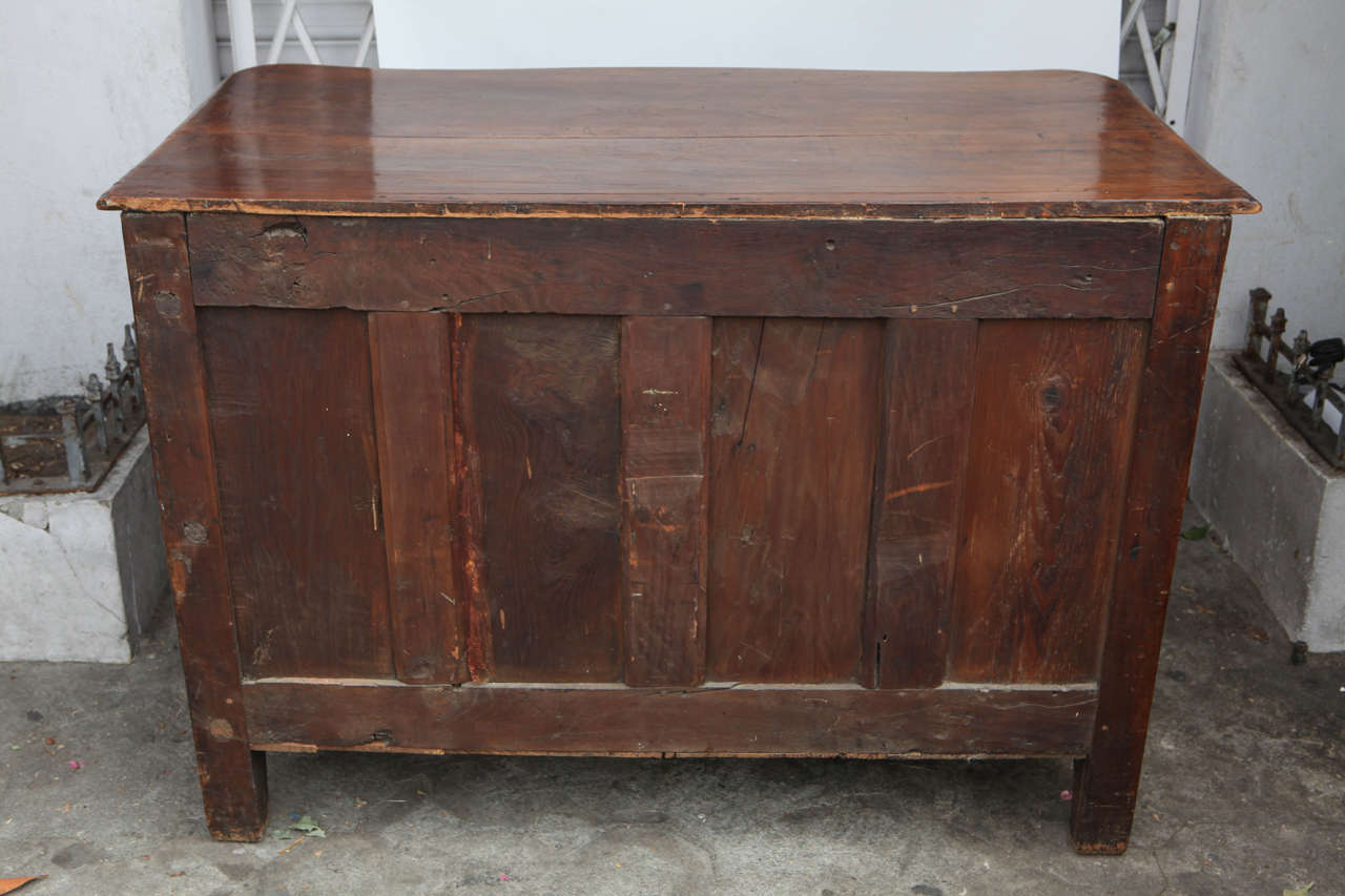18th Century French Louis XV Style Walnut Commode For Sale 3