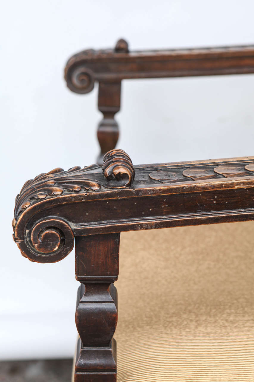 Pair of 18th Century Italian Walnut Throne Chairs For Sale 1