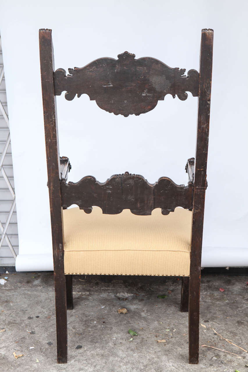 Pair of 18th Century Italian Walnut Throne Chairs For Sale 2