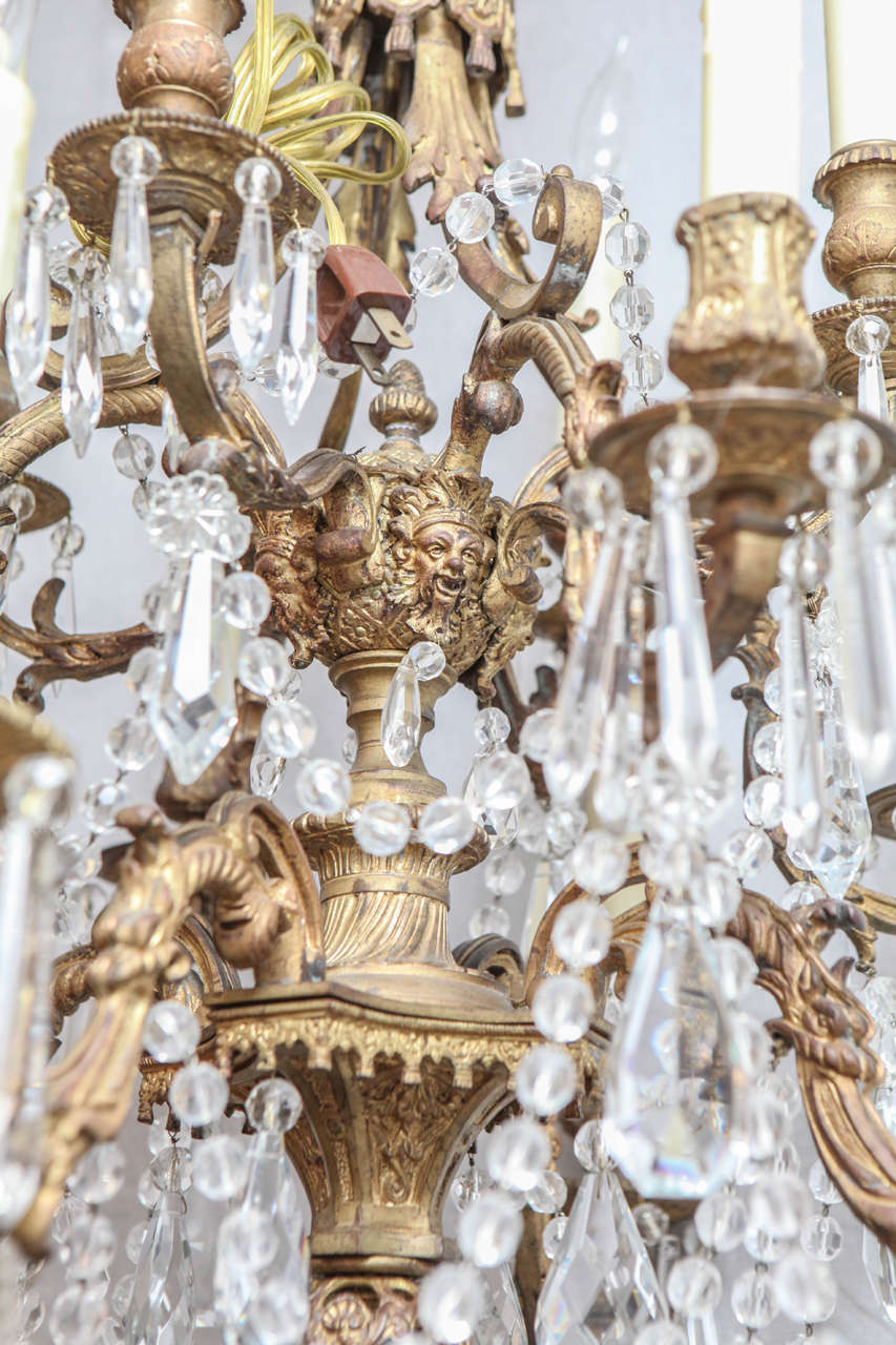 Lampadario a due piani in bronzo dorato francese del XIX secolo in stile Luigi XIV in vendita 2