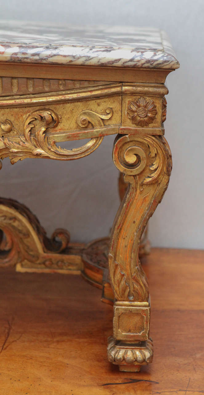 Louis XVI Table d'appoint/table basse française en bois doré du XIXe siècle en vente