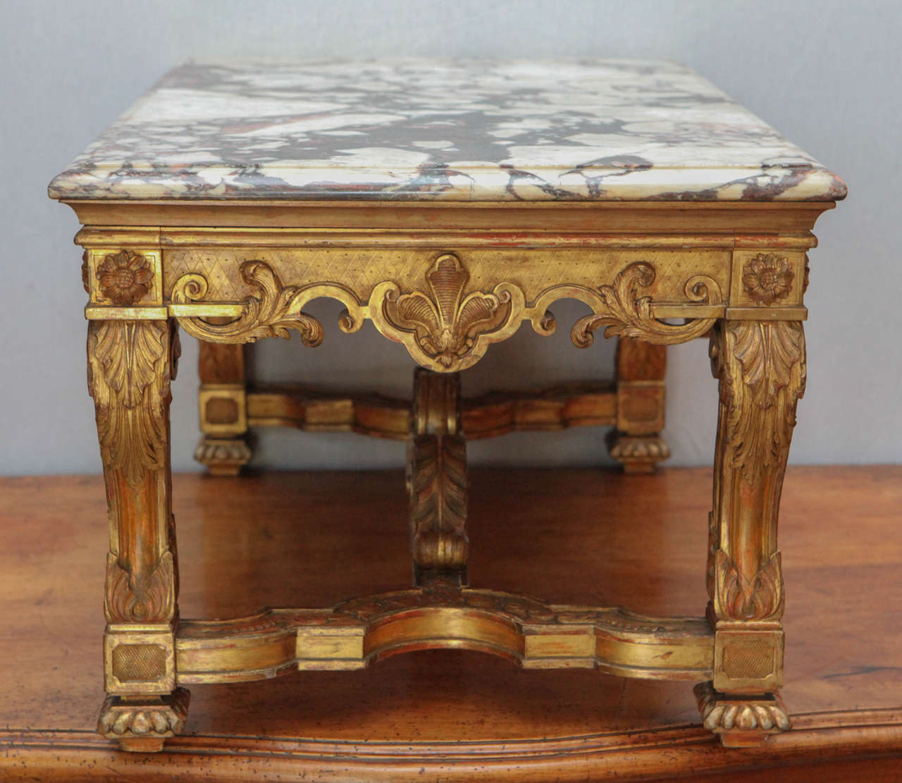 Table d'appoint/table basse française en bois doré du XIXe siècle en vente 1