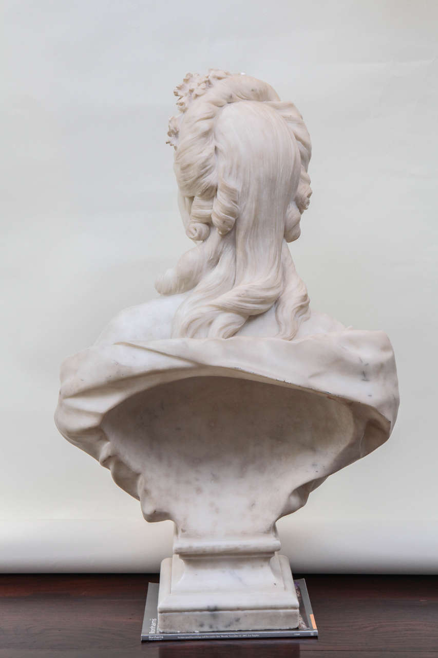19th Century French Marble Bust of a Noblewoman In Excellent Condition In Los Angeles, CA
