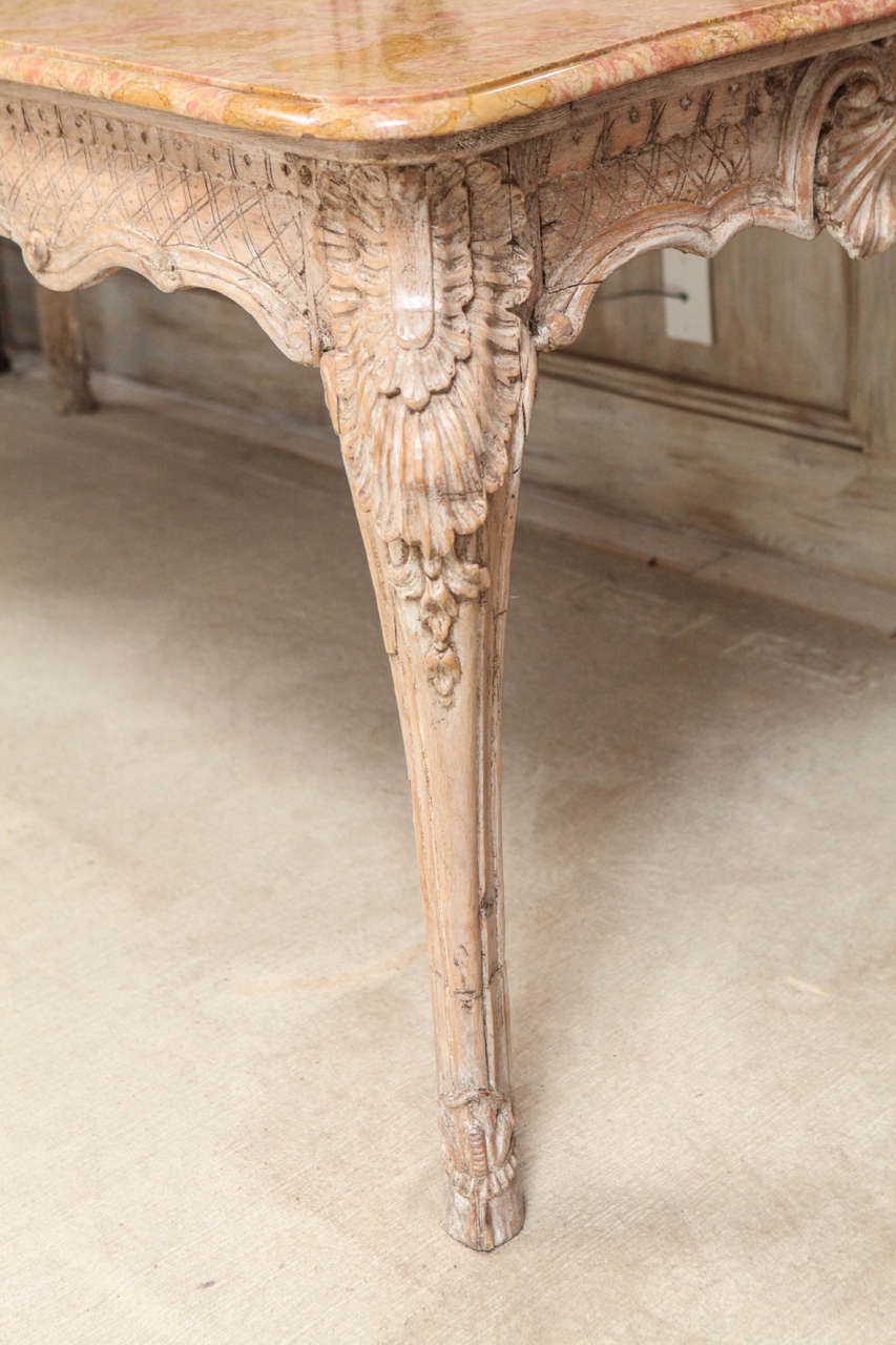 Mesa de centro francesa del siglo XIX, estilo Luis XIV, con tapa de mármol de Siena Mármol de Siena en venta
