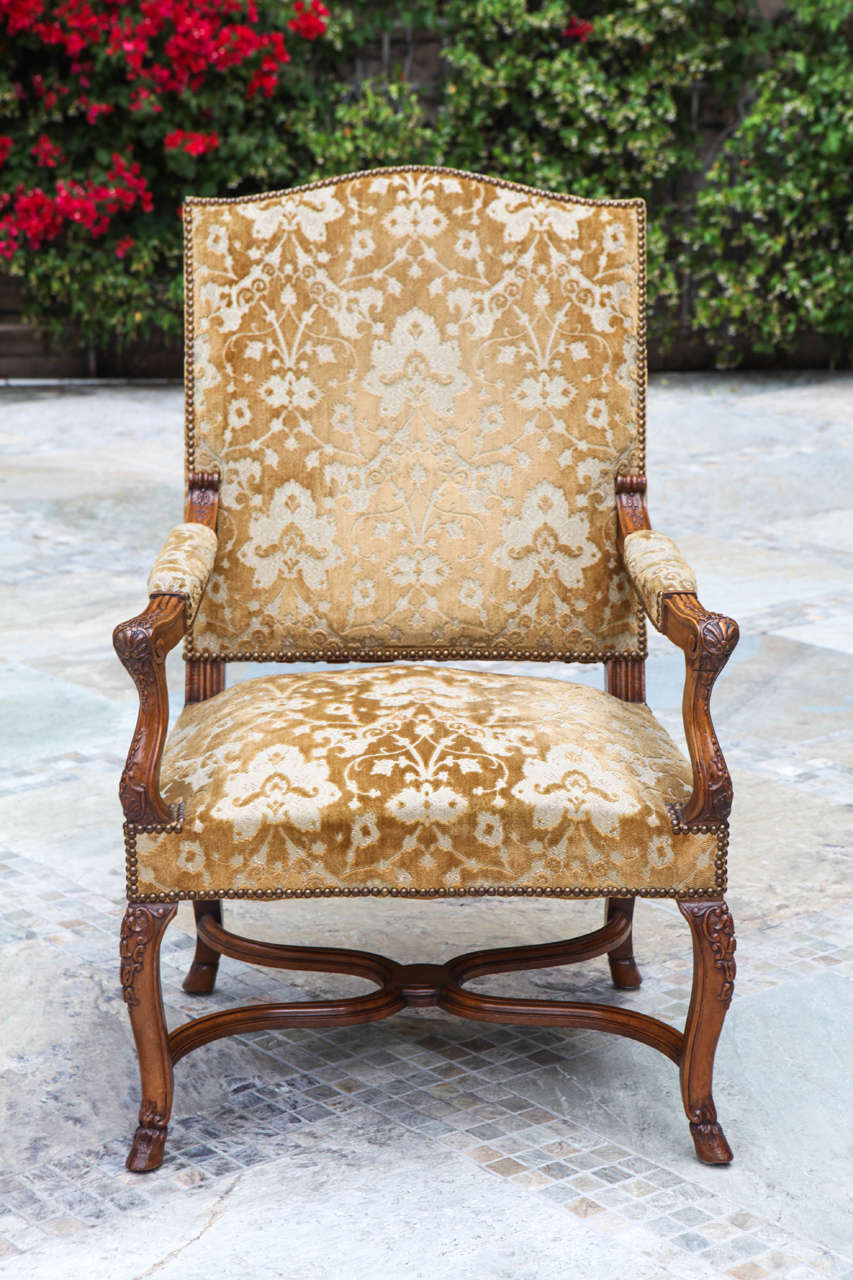 Pair of 19th Century French Walnut Armchairs In Good Condition For Sale In Los Angeles, CA