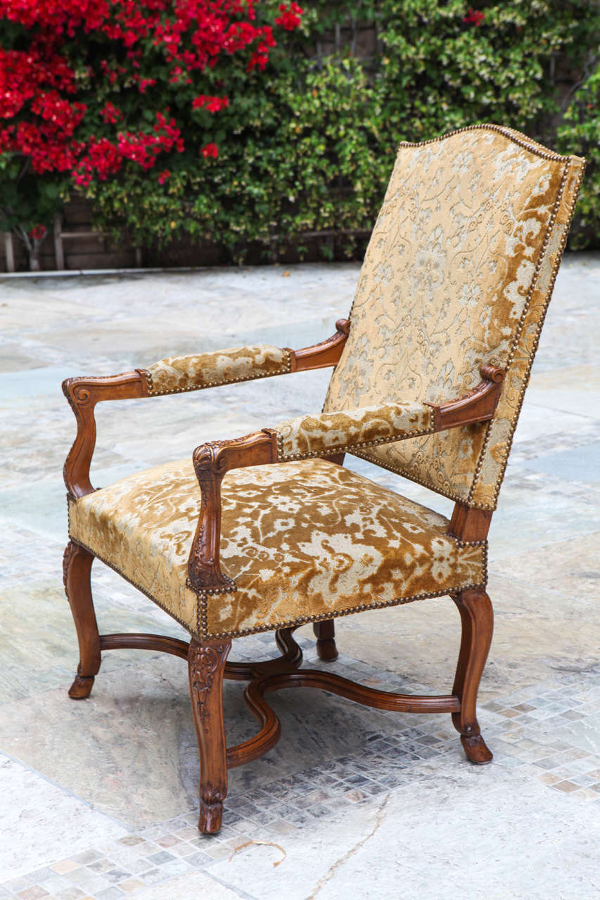 Pair of 19th Century French Walnut Armchairs For Sale 3