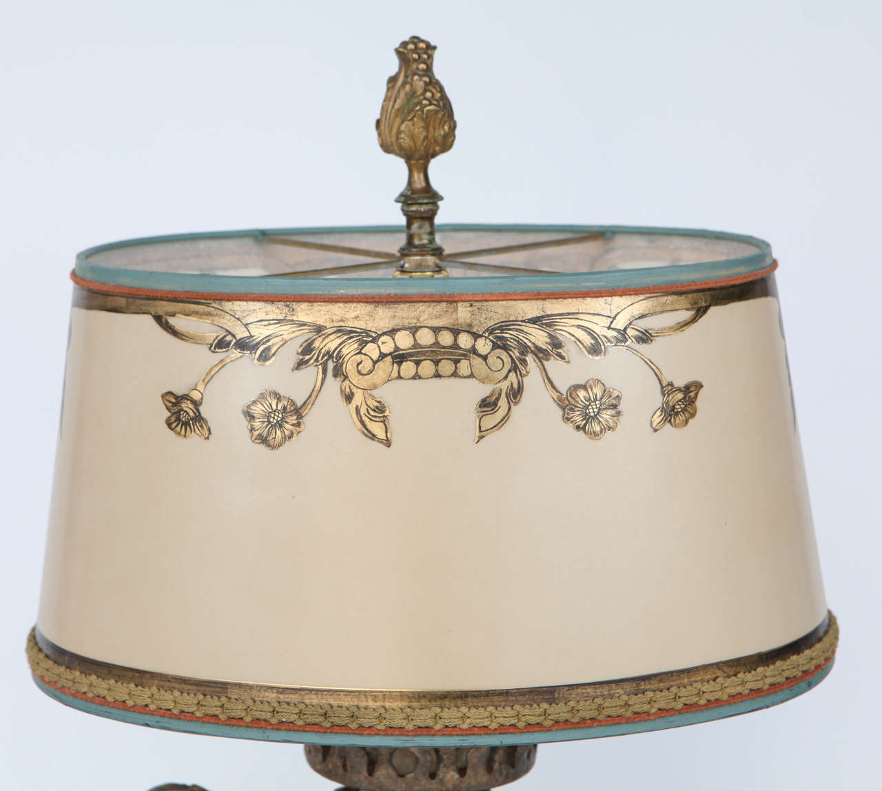 Pair of 19th Century Italian Carved Giltwood Urn Lamps For Sale at 1stDibs