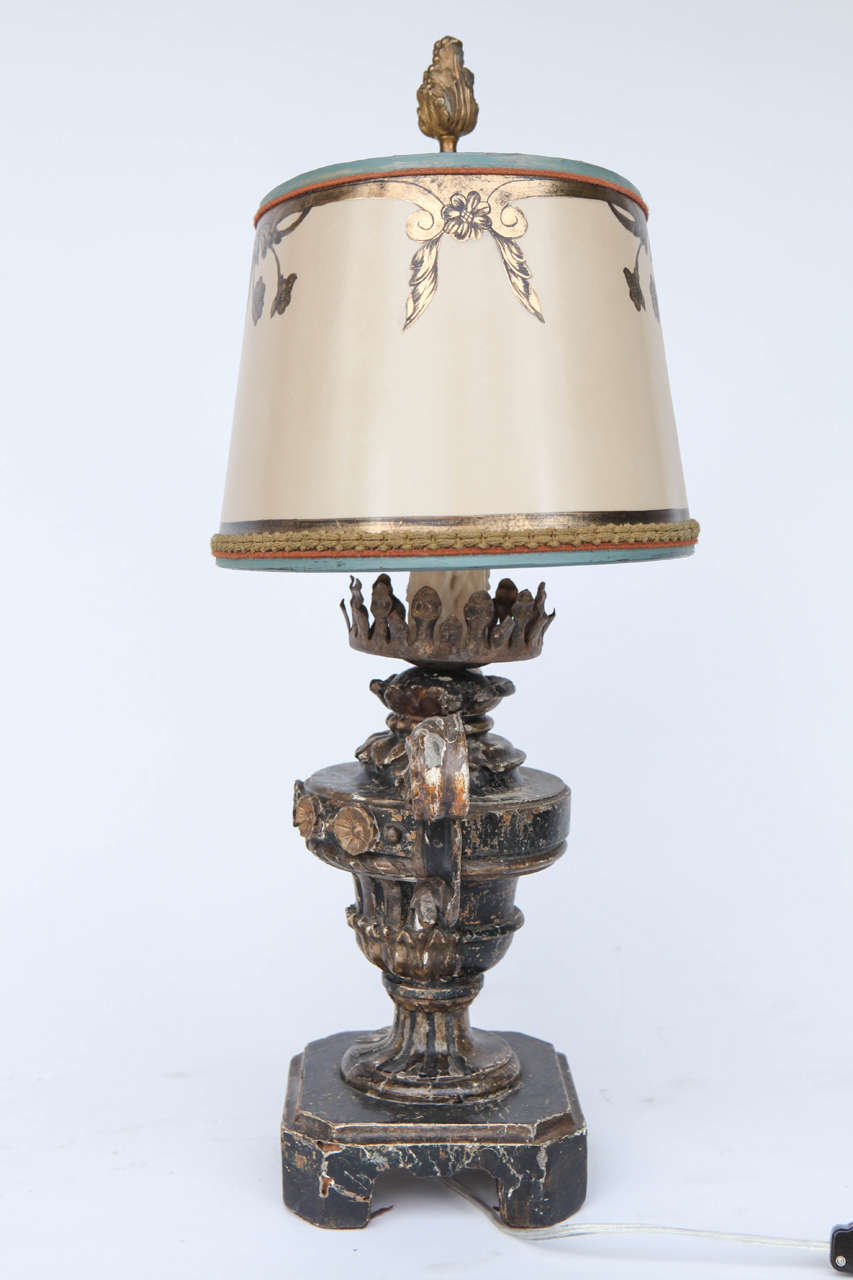 Pair of 19th Century Italian Carved Giltwood Urn Lamps For Sale at 1stDibs