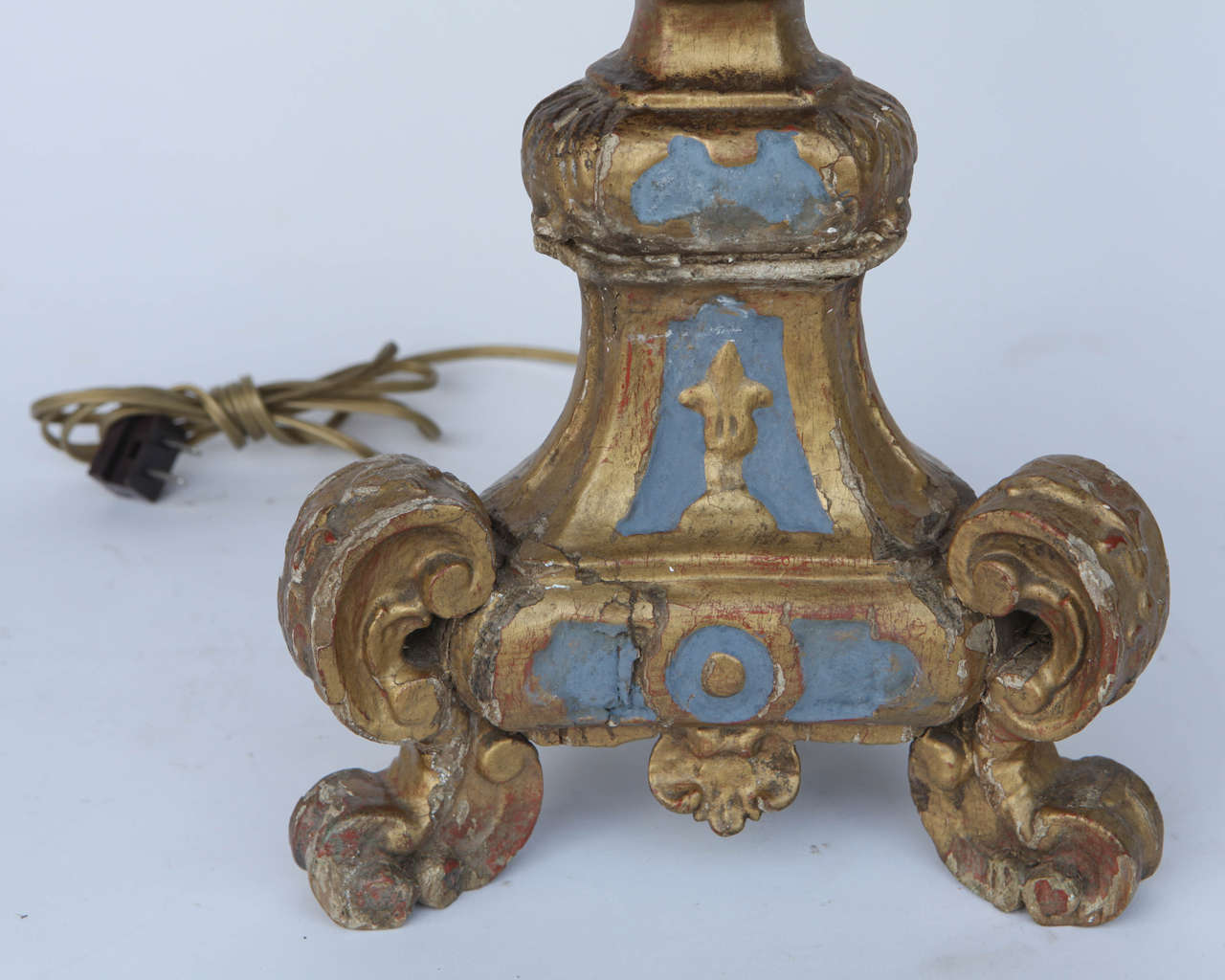 Pair of 19th Century Italian Giltwood Lamps For Sale at 1stDibs
