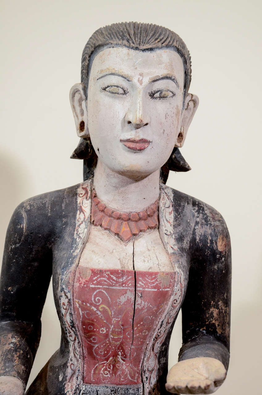 Birmanische Schnitzerei des frühen 20. Jahrhunderts (Geschnitzt) im Angebot