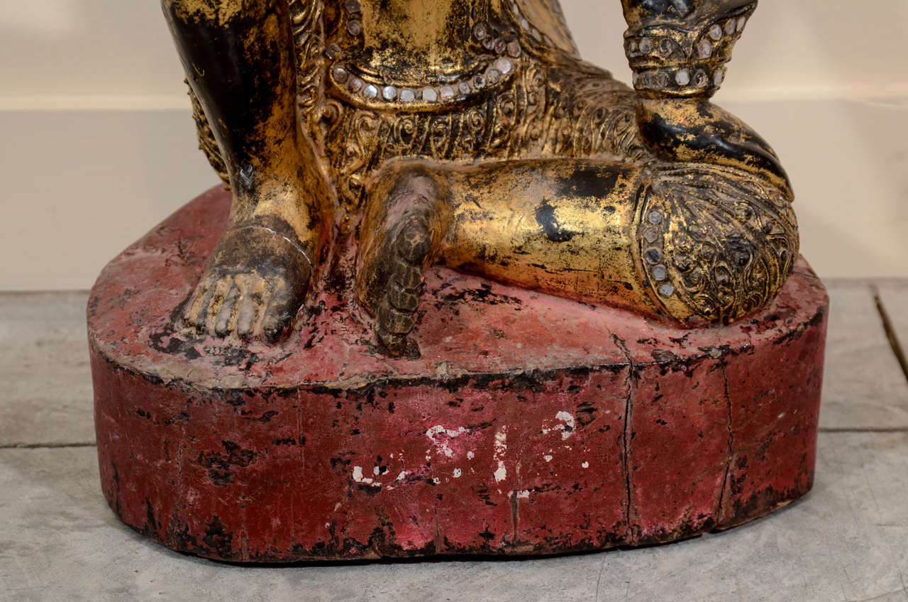 Gilded Seated Temple Carving In Good Condition For Sale In New York, NY