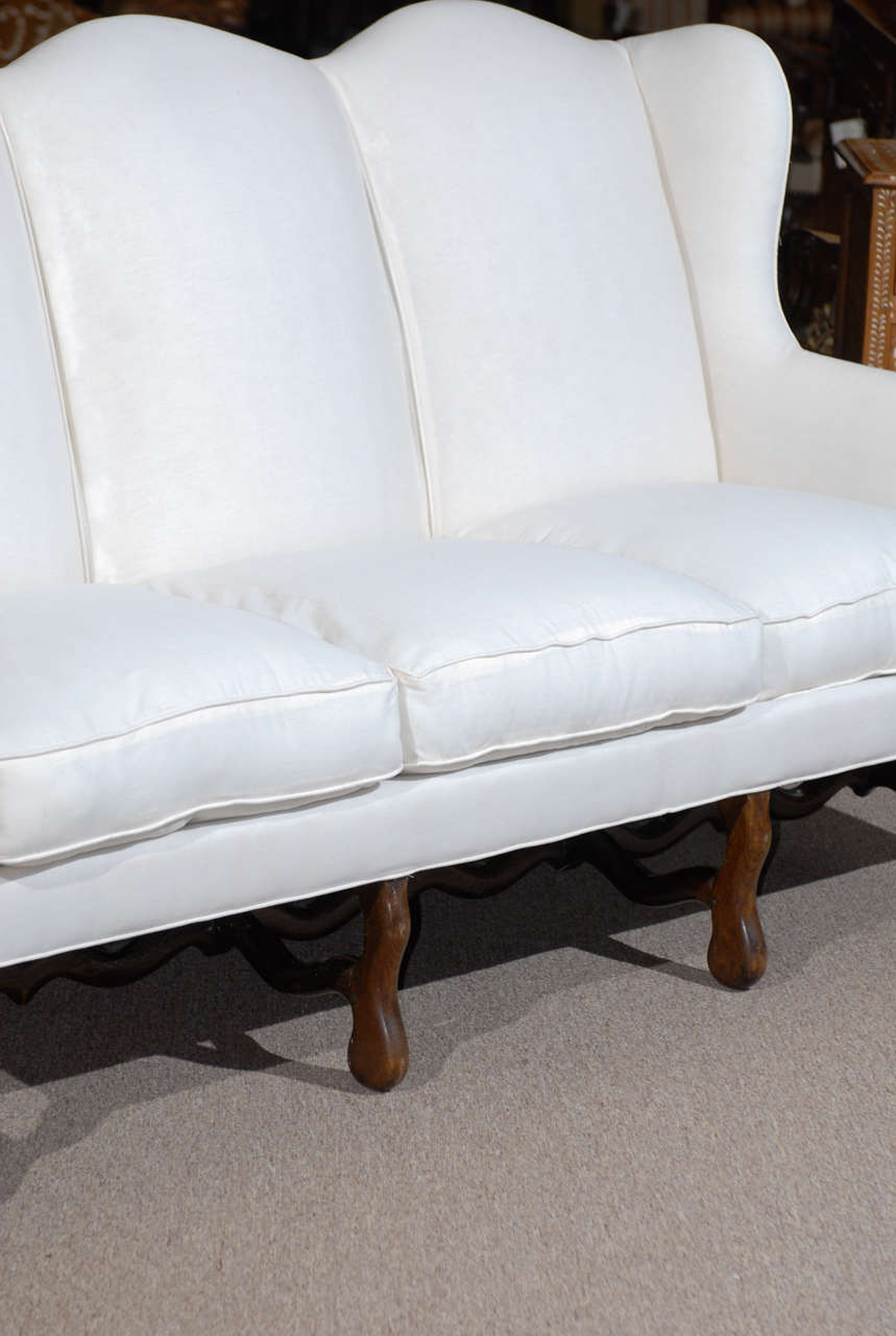 Louis XIII Style Sofa in Beechwood, Circa 1950 In Excellent Condition For Sale In Atlanta, GA
