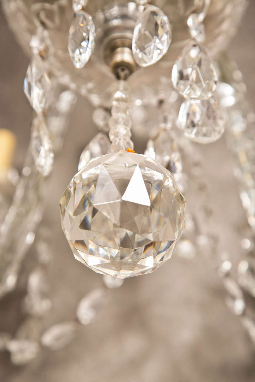 Antique 18th century period George III 6-arm crystal chandelier. Superior craftsmanship, tear-drop cut crystal and bobeches, the center rod decorated with beautiful sphere and prisms. 