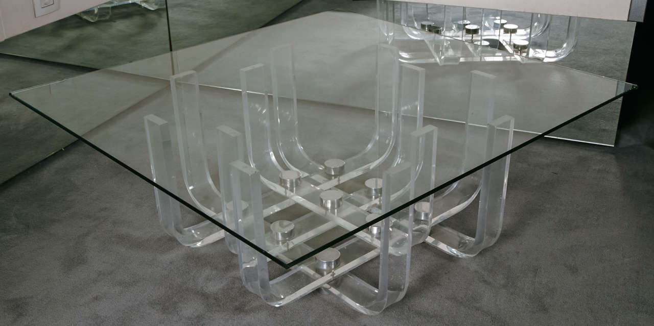 Philippe JEAN (1931-1987)
French sculptor/designer

Plexiglass coffee table
circa 1970
Base : H. 34 x L. 65 x P. 65 cm (H. 13.4 x L. 25.6 x P. 25.6 in.) 
Total : H.35 x L.95 x P.90cm ( H.13.8 x W. 37.4 x D.35.4 in.)